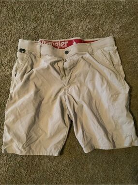 Wrangler Men's Light Tan Cargo Shorts - Casual Utility
